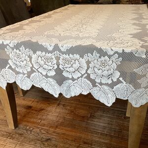 Vintage off white rose lace rectangular tablecloth 100” x 60”